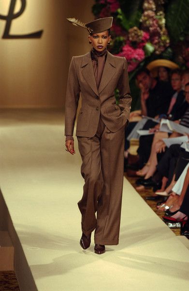 Yves Saint Laurent Fall 2001 Brown Monochromatic Outfit, Ysl Style, 2001 Runway, Yves Saint Laurent Fashion, Yves St Laurent, Yves Saint Laurent Paris, Yves Saint Laurent Couture, Vintage Hollywood Glamour, St Laurent