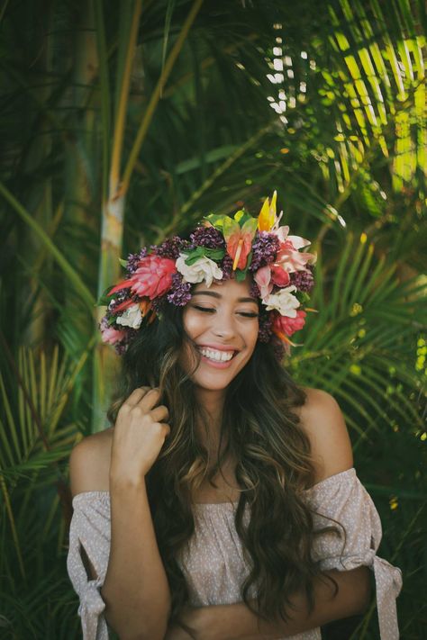 Flower crown // Haku by Ocean Dreamer - Anna Kim Photography Flower Crown Photoshoot, Crown Photoshoot, Hawaiian Flower Crown, Anna Kim, Hawaii Photography, Flower Photoshoot, Flowers In Her Hair, Fine Art Landscape Photography, Have Inspiration