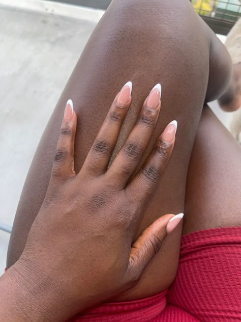 Nails on dark skin black women for luxury, classic, classy nail set. French tip almond nail inspiration for black women. Almond Nails For Black Women, Tips On Almond Nails, French Tip On Almond Nails, French Tips On Almond Nails, Classy French Tip, Curly Closure Wigs, Nails For Dark Skin, Nails Ombré, Classy Almond Nails