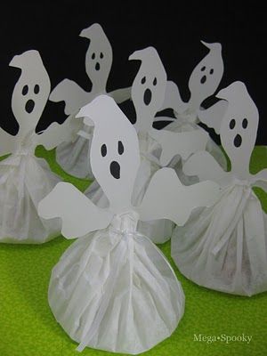 Ghost treat bags made with coffee filters Ghost Treat Bags, Kids Treat Bags, Ghost Treats, Halloween Goodie Bags, Kids Treat, Halloween Treat Bags, Birthday Halloween Party, Halloween Snacks, Halloween Food For Party