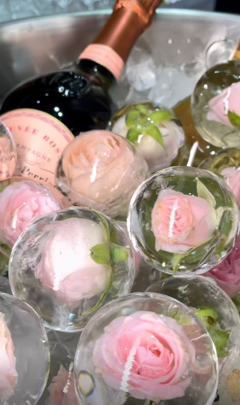 Pink Party Theme, Champagne Birthday, Floral Ice, Fest Temaer, Flower Ice, Chic Bridal Showers, Bride Guide, Flower Bar, Pink Bridal Shower