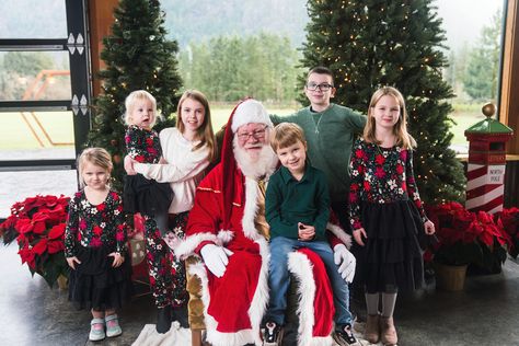 A more magical experience, kids get a scheduled time to meet with Santa. Limited availability. Learn more at the link. Santa Experience, Family Maternity Photos, Santa Photos, Visit Santa, Christmas Pjs, Blog Instagram, Family Photo Sessions, Family Maternity, Kids Portraits