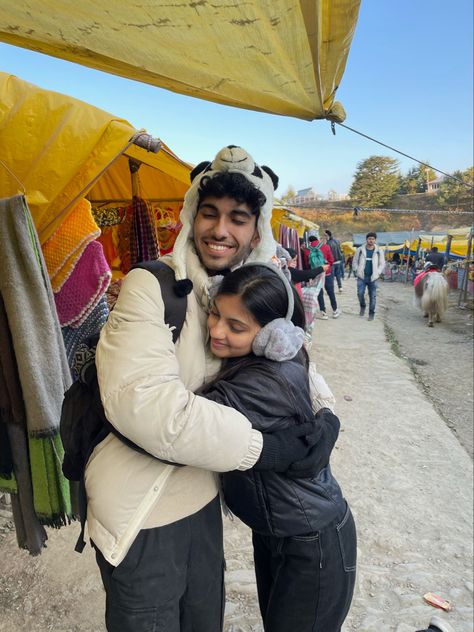 Manali Outfit Ideas, Manali Trip, Wanna Recreate, Indian Couple, Electronic Circuit Design, Aesthetic Couple, Electronic Circuit, Circuit Design, Indian Aesthetic