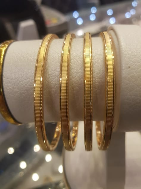 Kadiyam For Women Gold, Stylish Gold Bangles, Women Gold Bangles, Bangles Design Gold, Bangles For Women Gold, Necklaces For Her, Plain Gold Bangles, Silver Anklets Designs, Gold Bangles Indian