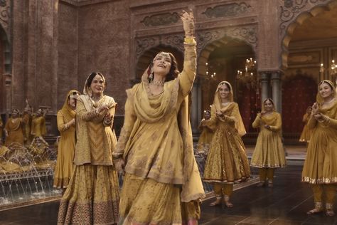 Old Lahore, The God Of Small Things, Period Drama Women, Monday Outfit, Suit Inspiration, Aditi Rao Hydari, Aditi Rao, Sanjay Leela Bhansali, Actor And Actress