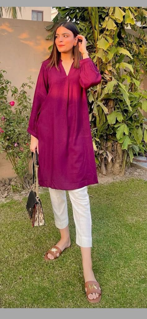 Short Kurta Designs Women, Office Outfits Women Indian, Kurta Designs Women Casual, Long Kurta Designs, Pakistani Kurta Designs, Linen Summer Outfits, Short Kurti Designs, A Line Kurti, Outfit Collection