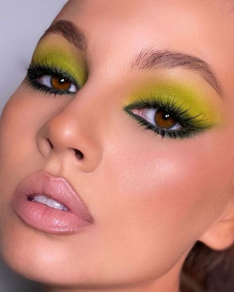 Chartreuse Eye Makeup, Lime Eyeshadow Looks, Lime Green Eye Makeup, Lime Green Makeup, Shrek Makeup, Wedding Party Makeup, Willow Herb, Vintage Makeup Looks, Different Makeup Looks