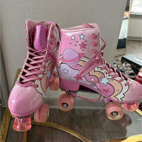 Star roller skates with light up wheels Star Roller Skates, Pink Skates, Roller Skates Workout, Pastel Punk, Sugar Thrillz, Roller Skate, Roller Skates, Roller Skating, Dolls Kill