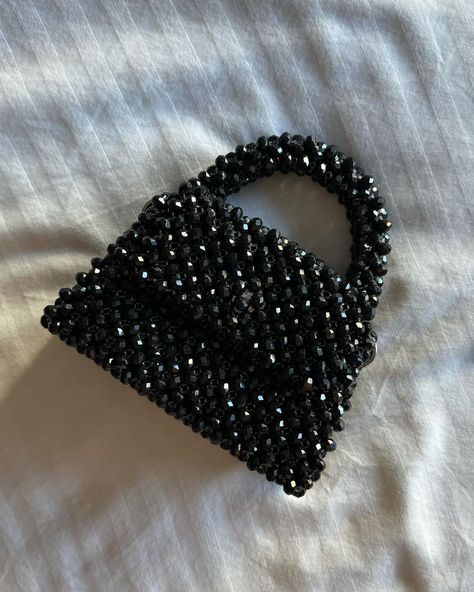 handmade accessories•beaded bags•chokers•rings (@lieclairofficial) • Instagram photos and videos Black Beaded Bags, Bead Bag Designs, Black Beaded Bag, Beads Bags Handmade, Pearls Bag, Pearl Bags, Hand Beaded Bag, Bead Bag, Crystal Bags