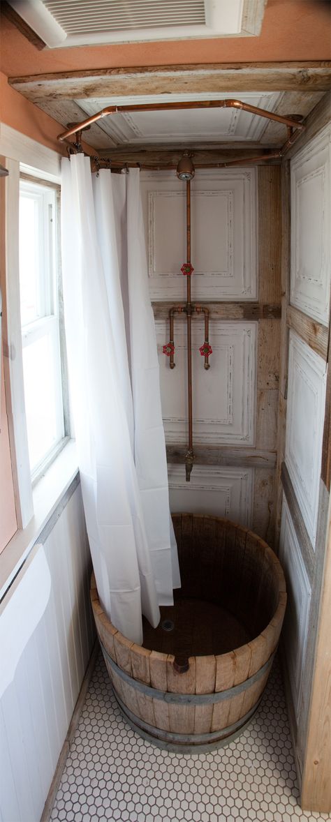 The painted tin panel framed in weathered wood is really interesting and I love the exposed copper piping. Wooden Tub, House Bus, House Bathroom Designs, Tiny House Swoon, Tiny House Blog, Bus Interior, Tub Ideas, Tiny House Bathroom, Tiny Bathrooms