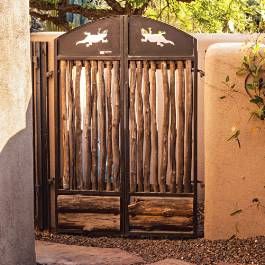 Rustic Gate - Phoenix Home & Garden Rustic Gate, Courtyard Gate, Deck Gate, Garden Gate Design, Gate Ideas, Southwestern Decor, Phoenix Homes, Southwest Design, Desert Garden