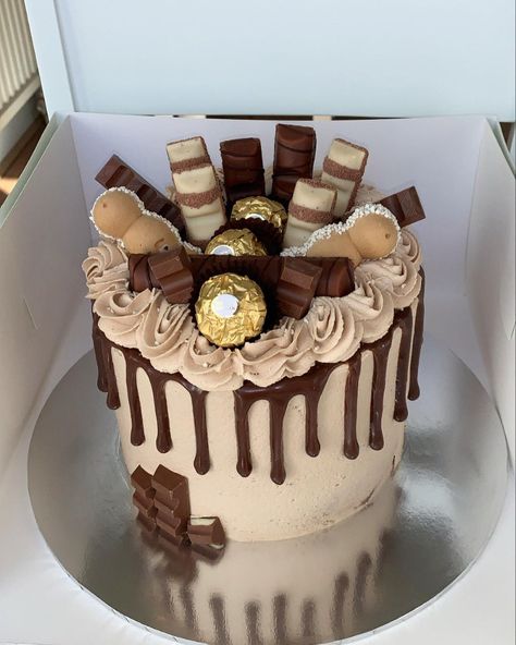 12 Birthday Cake, Chocolate Bar Cake, Birthday Cake With Chocolate, Chocolate Cake Birthday, Chocolate Birthday Cake Decoration, Chocolate Bar Cakes, Friends Happy Birthday, Kalibo, Tårta Design