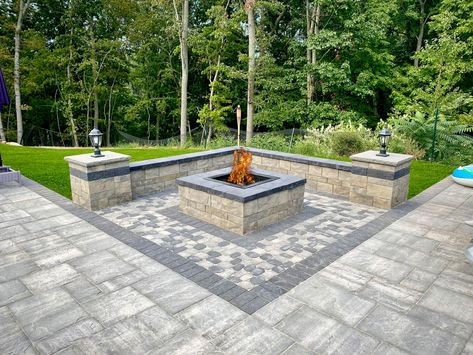 Paver Fire Pit, Garden Landscaping Backyard, Fire Pits Outdoor, Brick Ovens, Patio Paving, Patio Decor Ideas, Small Garden Landscape, Concrete Patio Designs, Patio Pavers