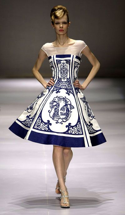 China, la nueva Emperadora Moda China, China Fashion Week, Blue Stuff, White Inspiration, Estilo Harajuku, Asian Inspiration, Delft Blue, China Dress, Flow Blue