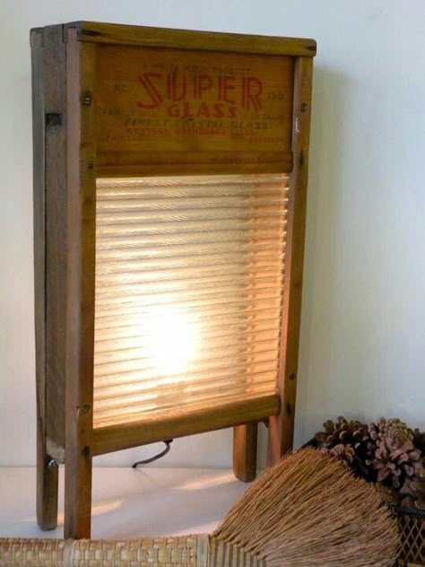 Glass wash boards with lamp inside Old Washboards, Luminaria Diy, Primitive Bathrooms, Upcycle Repurpose, Repurposed Items, Creative Lighting, Diy Lamp, Repurposed Furniture, Primitive Decorating