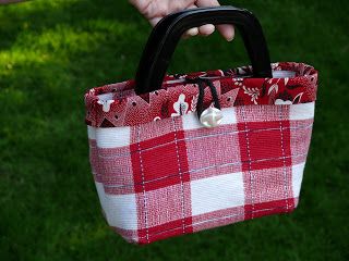 Placemat Purse, Purse Pictures, Diy Purses, Make Craft, Aldo Purses, Cheap Purses, How To Make Purses, Quilted Wallet, Sewing Purses