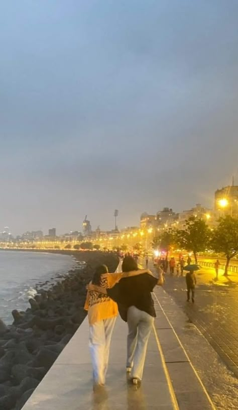 Mumbai Girl Aesthetic, Mumbai Instagram Stories, Nift Delhi, Mumbai Photoshoot, Mumbai Lifestyle, Mumbai Aesthetic, Mumbai Trip, Marine Drive Mumbai, Delhi College