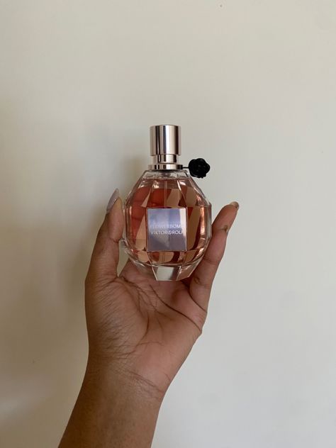 Viktor and Rolf Eau de Parfum Flowerbomb Flower Bombe Parfum, Flowery Perfumes, Proverbs 31 30, Fall Fragrance, Fragrance Samples, Flower Bomb, Perfume Lover, Favorite Scents, Beauty Wellness