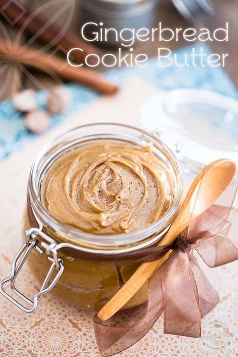 This Gingerbread Cookie Butter is absolute perfection: creamy just like pure frosting, it explodes with sweet gingerbread spiciness and nutty saltiness. Spreadable Butter, Gingerbread Recipes, Healthier Sweets, Vitamix Recipes, Sweet Butter, Compound Butter, Cookie Butter, Roasted Cashews, Spread Recipes