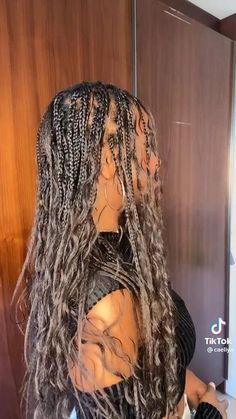 Knotless Bohemian Faux Locs, Knotless Goddess Braids With Beads, Box Braids With Loose Hair, Waist Knotless Braids, Feather Curl Knotless Braids, Medium Size Goddess Braids, Loose End Braids, Micro Pick And Drop Braids, Ryan Destiny Box Braids