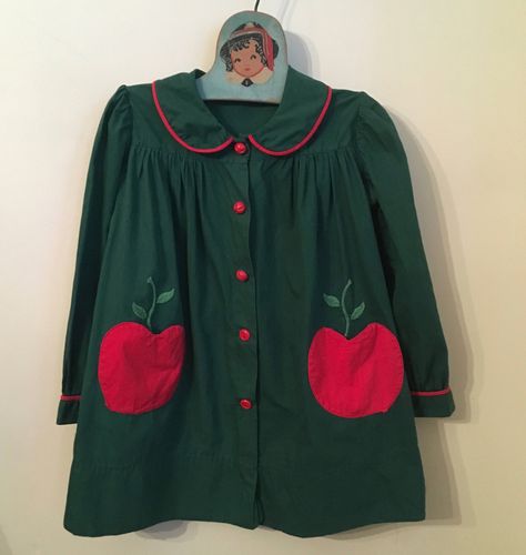 "1940's Lilliputian Bazaar Best & Co. pine green cotton girl's smock/shirt with red piping and buttons features two appliquéd apples that double as pockets-too cute! Wonderful smocking at the chest and sleeves. Made from cotton and in excellent condition. Made by Best & Co./ Liliputian Bazaar Shoulders 11\" across Chest 33\" Waist 44\" Hips 46\" Arm length from top of shoulder to cuff 16\" Armhole 5.5\" Overall length 20.5\" Vintage garments have been previously worn and lovingly cared f Apple Pockets, Smock Shirt, Girls Smock, Pine Green, Girls Jacket, Green Cotton, Boho Hippie, Look Cool, Diy Clothes