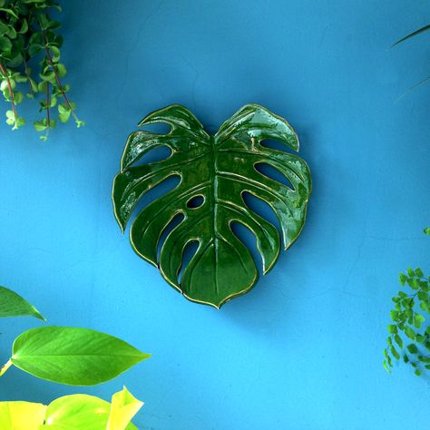 Pottery Leaf Plate, Air Dry Clay Monstera Leaf, Ceramic Monstera Leaf, Monstera Leaf Pottery, Leaf Clay Art, Pottery Leaf Bowl, Leaf Ceramic Plate, Ceramic Leaf Dish, Ceramic Leaf Plate