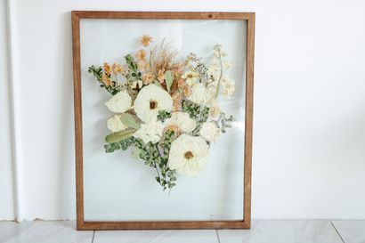 6 Ways to Preserve Your Wedding Flowers Perserving Flowers, Wedding Flowers Preservation Ideas, Pressed Flowers Diy, Dried Flowers Diy, Wedding Bouquet Preservation, Floral Preservation, Bouquet Preservation, Dried Bouquet, White Wedding Bouquets