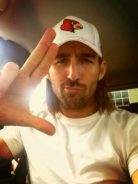 Jake Owen showing some UofL <3 Country Musicians, Jake Owen, University Of Louisville, City College, My Old Kentucky Home, Louisville Cardinals, Southern Girl, Love To Meet, Louisville Ky