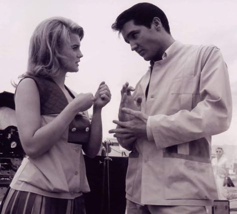 AboutElvisPresley 🎶👑🎶 on Twitter: "With Ann Margret on the set of Viva las Vegas. #Elvis #Elvis1963 #ElvisPresley #Elvistheking #ElvisHistory #Elvis2023 https://t.co/ym2sa6jwYh" / Twitter Viva Las Vegas Elvis, Las Vegas Elvis, Elvis Wallpaper, Ann Margaret, Elvis Presley Movies, Old Hollywood Fashion, Elvis Movie, Elvis Presley Images, Elvis And Priscilla