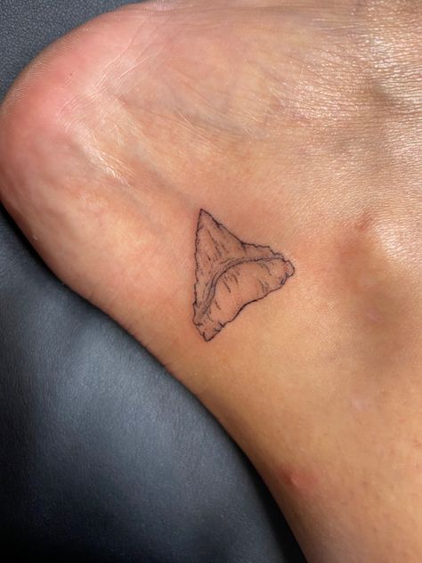 Small shark tooth tattoo on inside of rig HR ankle Shark Tooth Stick And Poke, Hammerhead Shark Tooth Tattoo, Bull Shark Tooth Tattoo, Men Ocean Tattoo, Small Shark Drawing, Fine Line Shark Tooth Tattoo, Tiger Shark Tooth Tattoo, Great White Shark Tooth Tattoo, Sharks Tooth Tattoo