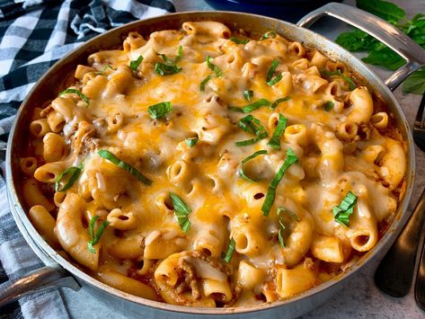 Cheesy Beef and Macaroni Cheesy Beef Macaroni, Beef Macaroni, Macaroni Pasta, Food Lab, Celebrity Chef, Meal Kit, Cooking Show, Dinner Tonight, Weeknight Meals