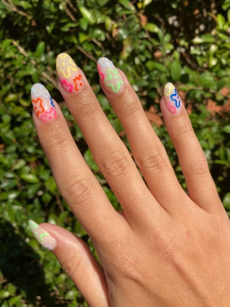 Funky Flower Nails, Spongebob Flowers Nails, Spongebob Inspired Nails, Bright Flower Nails, Spongebob Nails Designs, Hippie Nail Designs, Nail Design Flower, Hawaii Nail Designs, Nails Pineapple