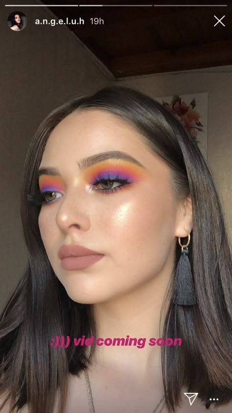 Purple Pink Orange Eye Makeup, American Makeup Look, Bright Makeup Looks, Yellow Eyeshadow Looks, Makeup Ideas Colorful, American Makeup, Vibrant Makeup, Yellow Eyeshadow, Eye Makeup Pictures