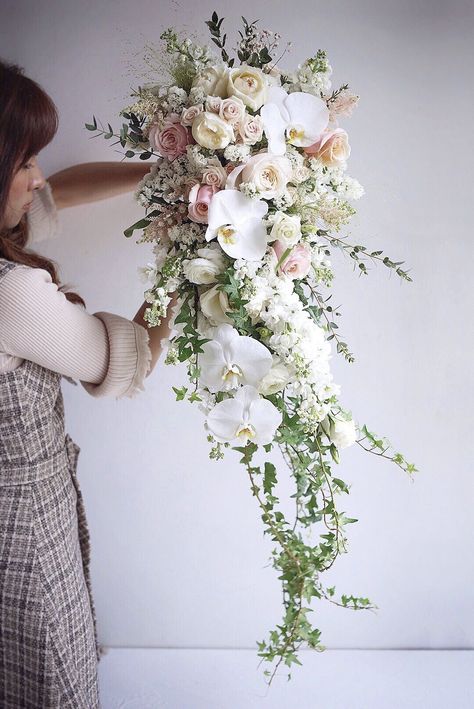 Trailing Bouquet, Simple Beach Wedding, Cascading Bridal Bouquets, Waterfall Wedding, Cascading Wedding Bouquets, Wedding Bouquets Bride, Bridal Bouquet Flowers, Cascade Bouquet, White Wedding Bouquets