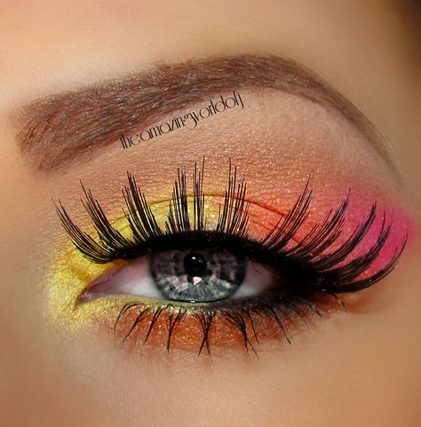 Tequila Sunrise Eye Makeup Yellow, Eye Makeup Orange, Sunset Eye Makeup, Makeup Bronze, Facial Art, Makeup Orange, Makeup Brown, Eye Makeup Cut Crease, Makeup Christmas