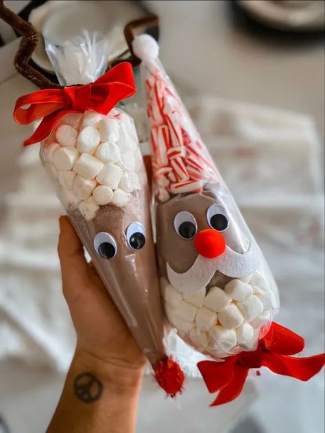 55+ Easy & Fun Christmas Crafts for Kids to Make - WeHaveKids Chocolate Reindeer, Christmas Candy Crafts, Christmas Fair Ideas, Christmas Crafts For Kids To Make, Kids Christmas Party, Easy Christmas Gifts, Candy Crafts, Fun Christmas Crafts, Easy Christmas Crafts