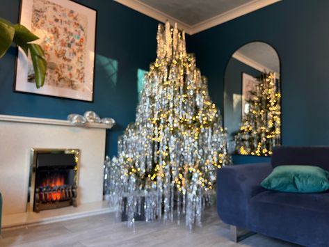 A Christmas tree in a blue room with silver draped tinsel Tree Tinsel, Old Fashion Christmas Tree, Christmas Palette, Tinsel Christmas, Tinsel Christmas Tree, Foil Curtain, Christmas Tree Decorating, Tinsel Tree, Tree Decorating