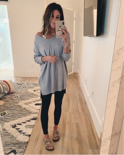 Birkenstock Outfit Fall, Inspire Outfits, Birkenstock Outfit, Sportswear Outfits, Look Legging, Tokyo Street Fashion, Legging Outfits, Beauty And Fashion, Mom Outfits