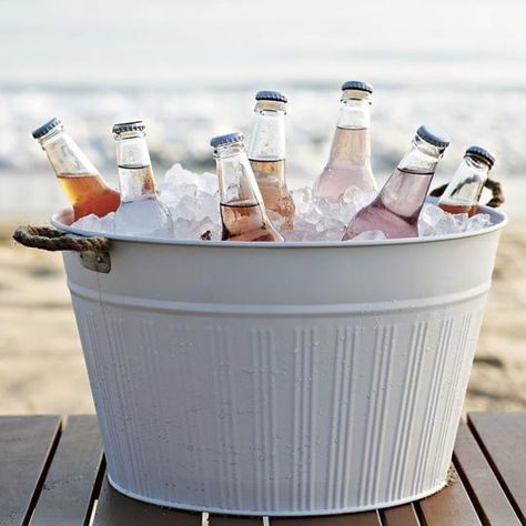 Fabulous Ideas & Supplies For Outdoor Entertaining Drink Bucket, Beverage Tub, Beer Bottles, Think Food, Contemporary Outdoor, Exterior Decor, Summer Breeze, Outdoor Party, Outdoor Entertaining