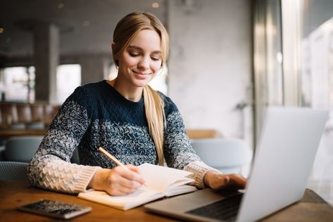 Student studying, using laptop computer,... | Premium Photo #Freepik #photo #business #technology #computer #education Notes Plan, Exam Day, Modern Library, Distance Education, Women Writing, Online Tutoring, Homework Help, Student Studying, Exam Preparation