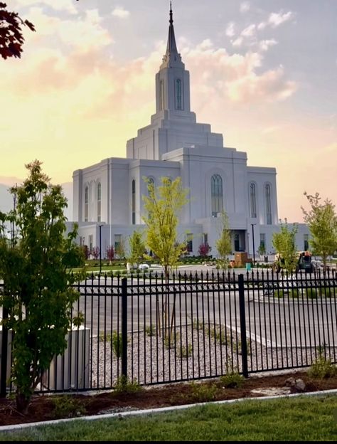 Orem Utah Temple, Orem Temple, Orem Utah, Lds Temple Pictures, Utah Temples, Church Bulletin Boards, Temple Pictures, Jesus Wallpaper, Church Bulletin