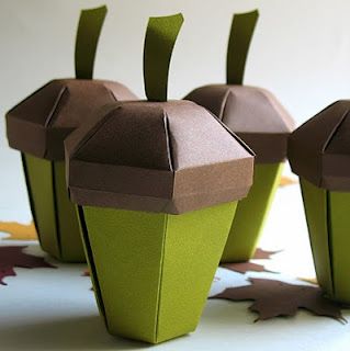 This Way Handmade: Paper Acorn Boxes Paper Acorn, Acorn Gifts, Acorn Garland, Felted Acorns, Thanksgiving Craft, Quilling Tutorial, Paper Ideas, Wedding Favor Boxes, Oak Leaves