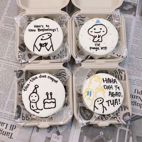 Cute Bento Birthday Cake, Cartoon Bday Cake, Cute Birthday Bento Cakes, Korean Bento Cake Design Birthday, Cute Bday Cakes For Boyfriend, Kue Korean Cake, Aesthetic Bento Cake Birthday, Cake Korean Design, Korean Cake Design Birthdays