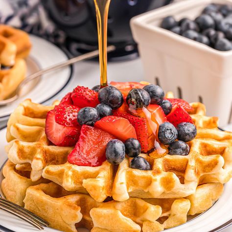 Bisquick Waffle Recipe {Ready in Minutes!} | Lil' Luna Bisquick Waffle Recipes, Recipe For Waffles, Bisquick Waffles, Cheesy Breakfast Potatoes, Bisquick Recipe, Corn Dog Muffins, Breakfast Potato Casserole, Flourless Chocolate Cake Recipe, Caramel Apple Dip