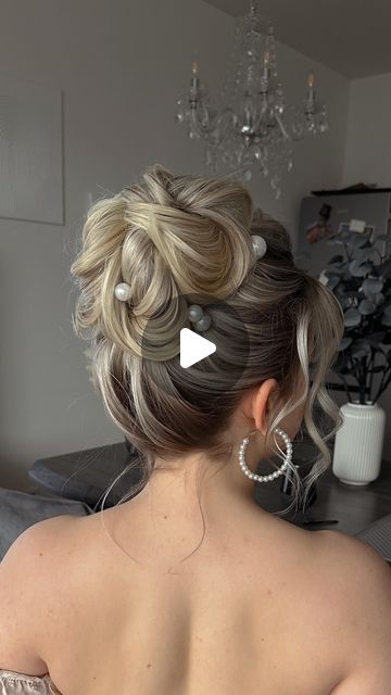 High Bun Tutorials, High Bun Hairstyles, High Hair, Bun Tutorial, Hair Bun Tutorial, High Bun, Step By Step Hairstyles, Hair Piece, Bun Hairstyles