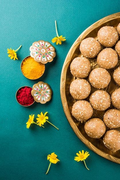 Holi Sweets, Sweets Photography, Happy Sankranti, Sugar Free Recipes Desserts, Happy Makar Sankranti, Healthy Sugar, Makar Sankranti, Sugar Free Desserts, Food Festival