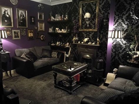 That wallpaper!! Goth Living Room Ideas, Gothic Living Rooms, Goth Living Room, Styl Goth, Gothic Living Room, Halloween Living Room, Goth Bedroom, Purple Living Room, Gothic Room