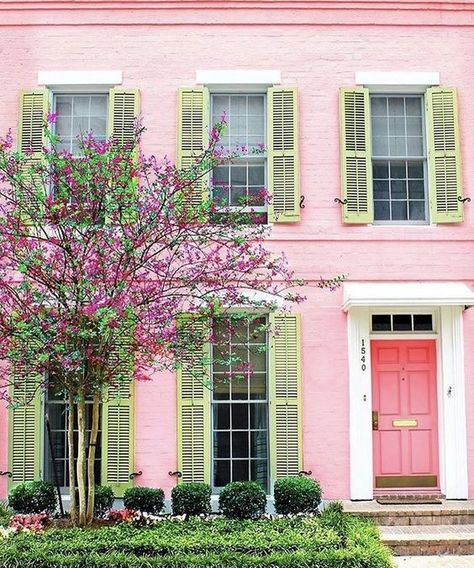 Bright and Colorful Shutters That Add Instant Curb Appeal Pink House Exterior, Window Shutters Exterior, Shutter Colors, Green Shutters, Pintura Exterior, Pink Cottage, Pink Door, Casas Coloniales, Benjamin Moore Colors