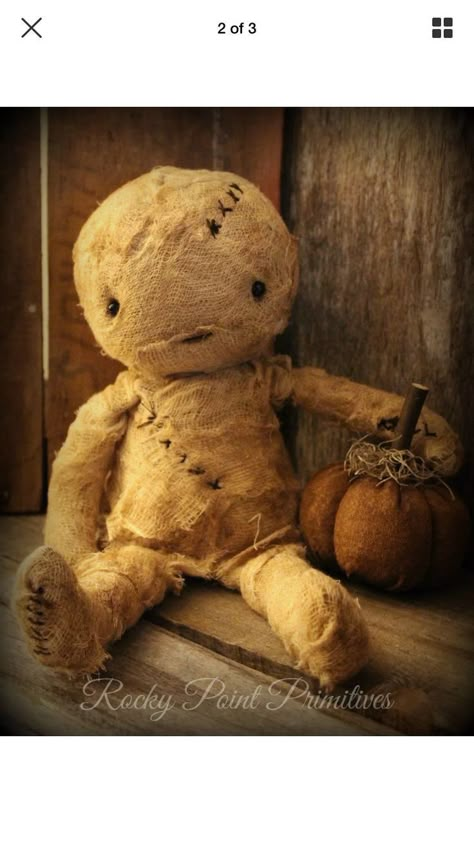 Primitive Mummy Doll, Halloween Cork Ideas, Primitive Halloween Dolls, Primitive Halloween Crafts, Primitive Fall Decorating, Halloween Primitives, Primitive Fall Crafts, Primitive Halloween Decor, Zombie Dolls