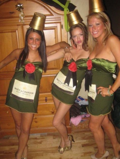 Halloween Costumes 2015, Easy College Halloween Costumes, Costumes College, Group Party, Halloween Costumes College Girls, Diy Kostüm, Disney Halloween Costumes, College Halloween, Creative Costumes